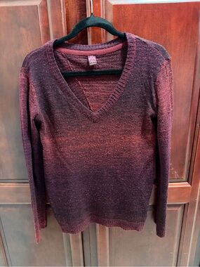 prAna Burgundy Ombre V-Neck Sweater | Women’s Medium | Soft Knit Pullover